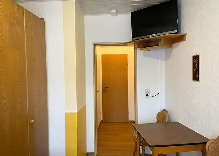 게스트하우스 Weinhaus Hirschen *